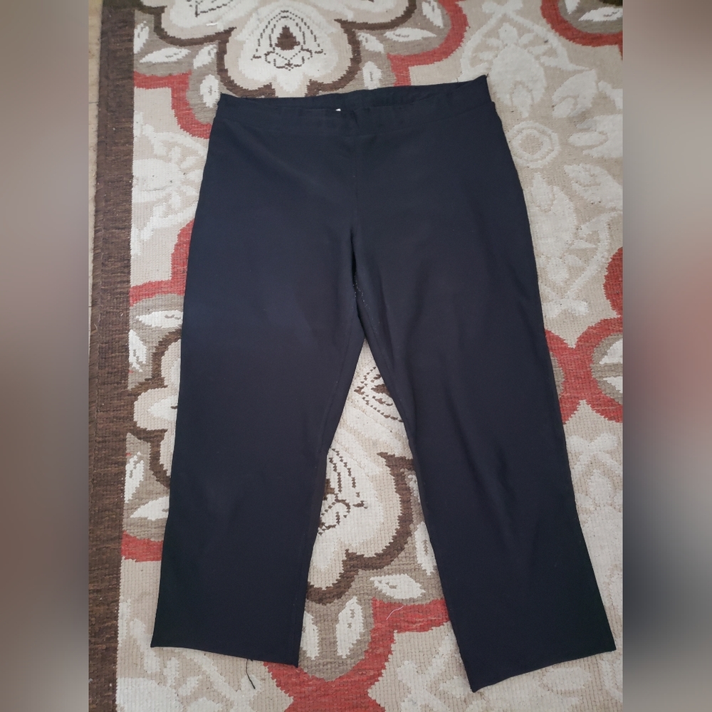 The Running Room Womens Running Capri Pants Medium Like New. BUY ONE ITEM GET ON